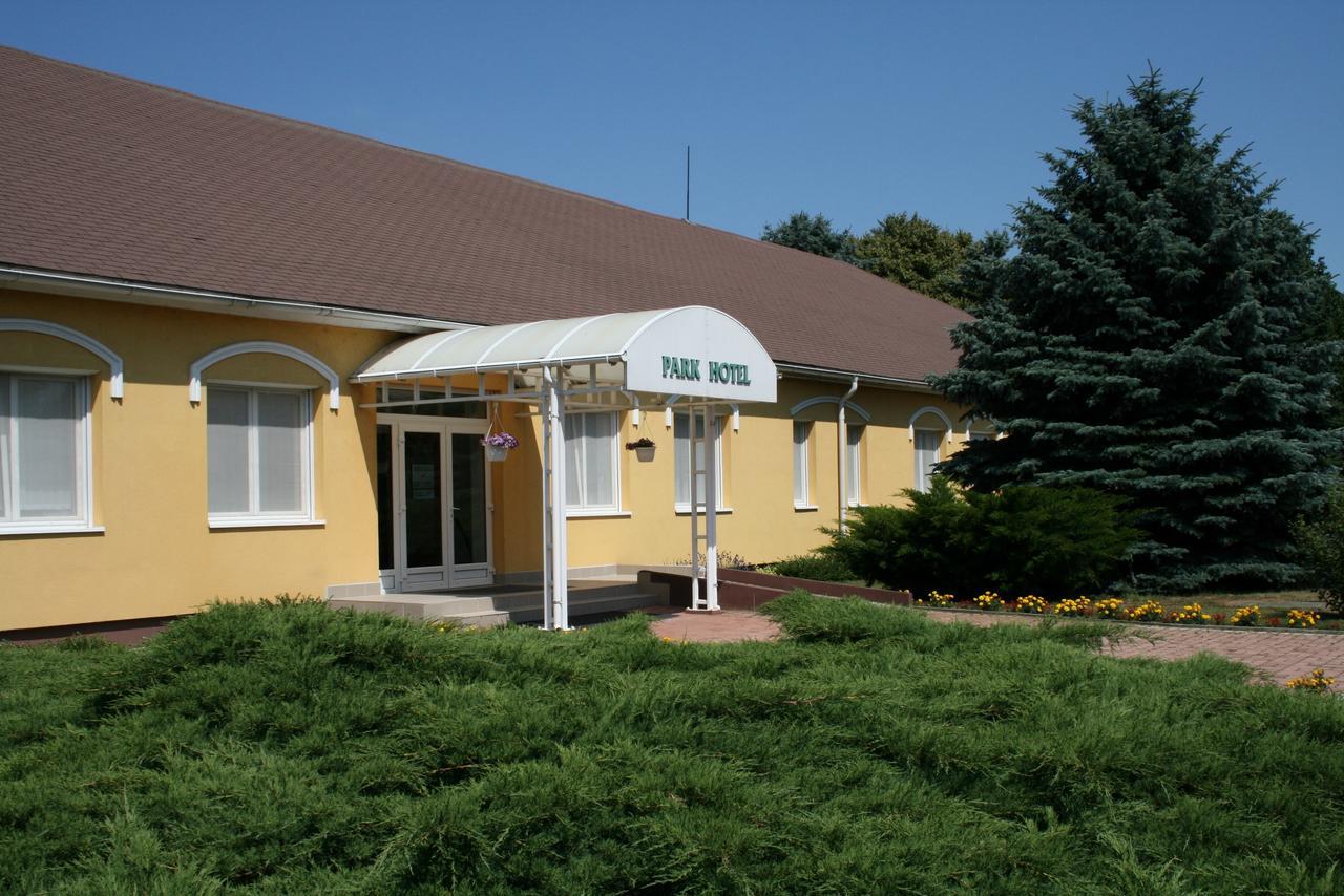 Park Hotel Es Rendezveny Centrum Babolna Bábolna Exterior photo